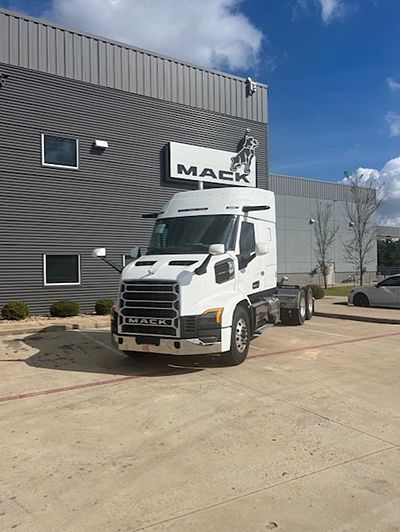 2027 Mack ANTHEM 64T