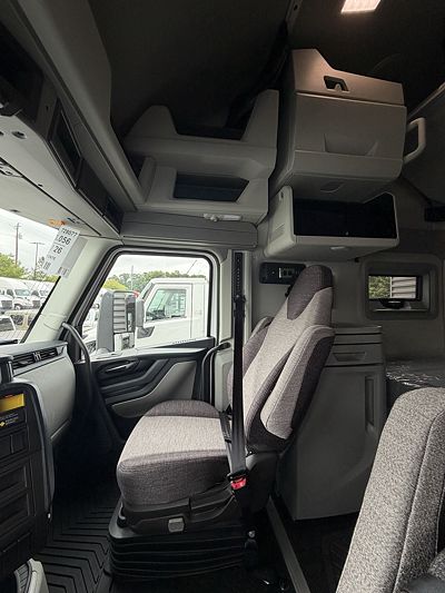 2027 Volvo VNL64T860