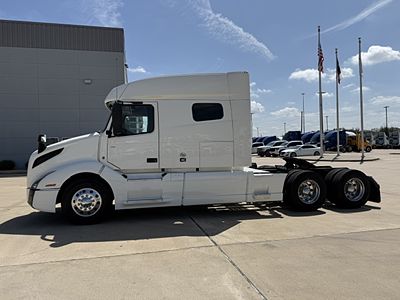2022 Volvo VNL64T740