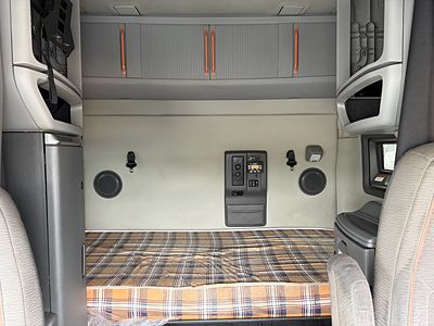 2023 Volvo VNL64T740