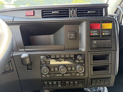 2027 Volvo VNL64T860
