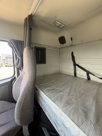 2019 Volvo VNR64T400