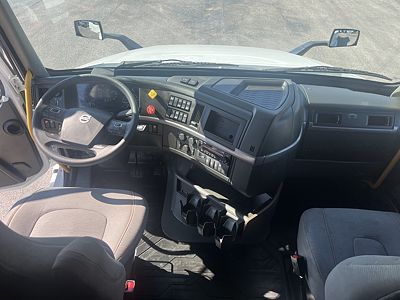 2023 Volvo VNL64T740