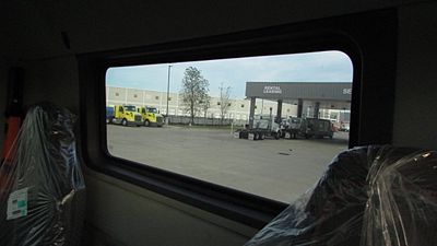 2025 Volvo VHD64B300