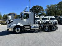 2025 Volvo VNL64T300