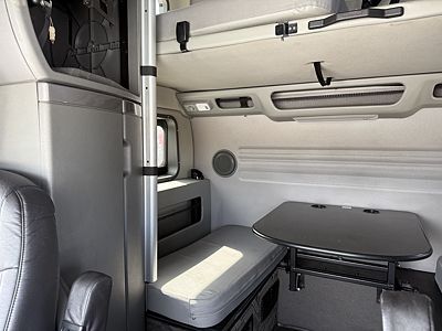 2022 Volvo VNL64T860
