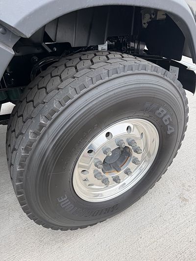 2025 Volvo VHD64F300