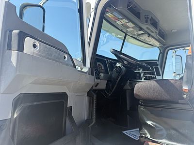 2021 Mack GR64F
