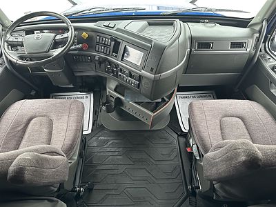 2021 Volvo VNL64T760