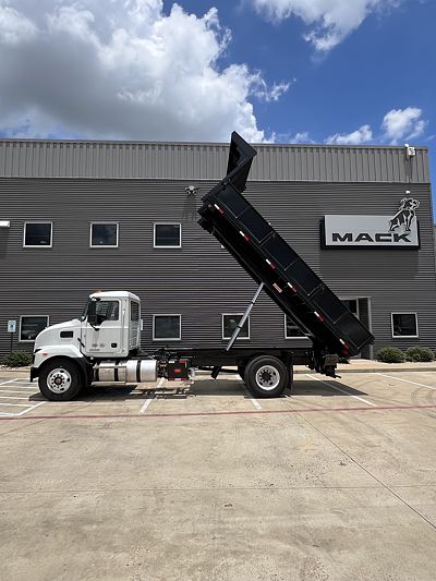 2025 Mack MD642