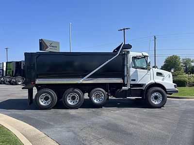 2026 Volvo VHD84B300
