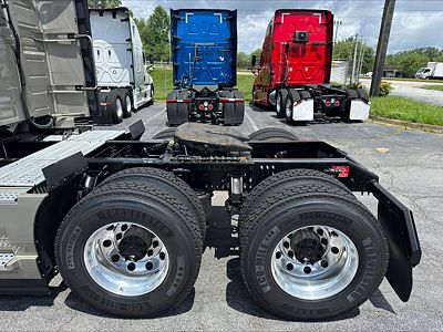 2023 Volvo VNL64T