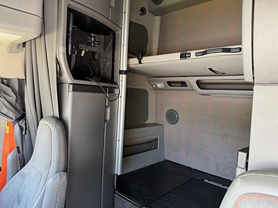 2023 Volvo VNL64T860