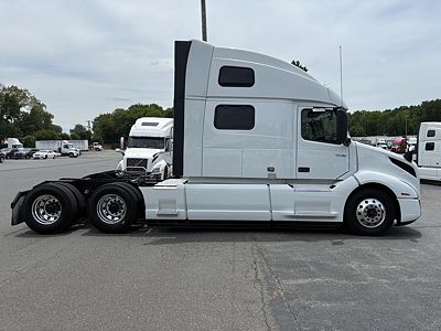 2021 Volvo VNL64T860