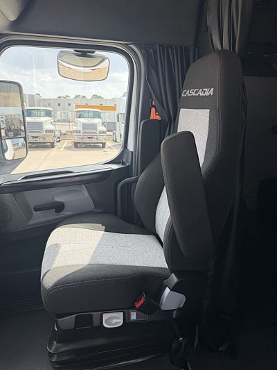 2023 Freightliner CASCADIA 126