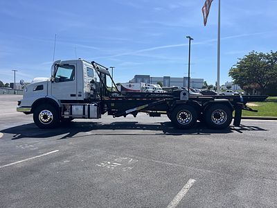 2027 Volvo VHD64B300