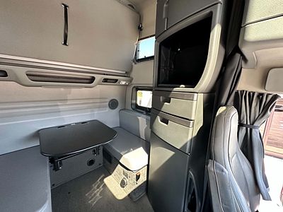 2024 Volvo VNL64T860