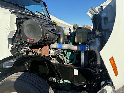 2023 Volvo VNL64T760