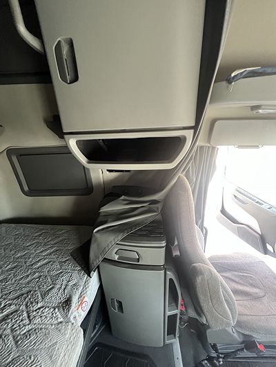 2021 Volvo VNL64T760