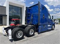 2020 Freightliner CASCADIA 126