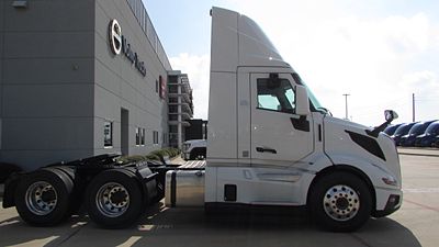 2027 Volvo VNL64T300