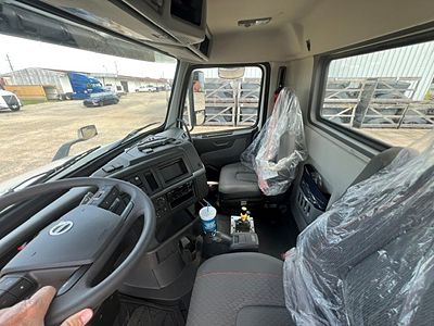 2026 Volvo VNR64300