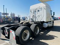 2020 Freightliner CASCADIA 113