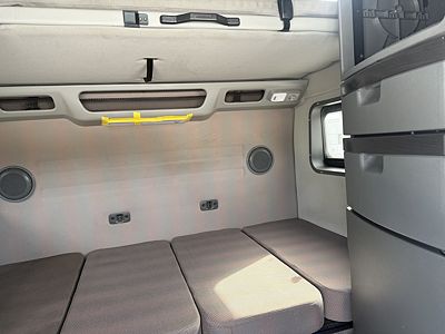 2024 Volvo VNL64T860