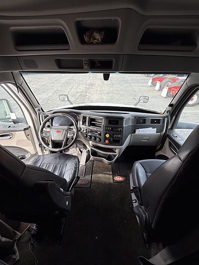 2023 Peterbilt 579