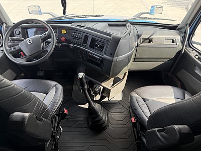2022 Volvo VNL64T860