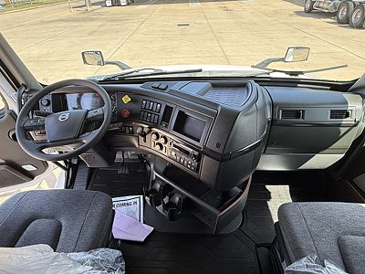 2022 Volvo VNL64T740