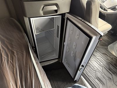 2022 Volvo VNL64T760