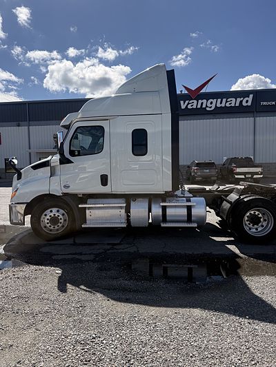 2020 Freightliner CASCADIA 126
