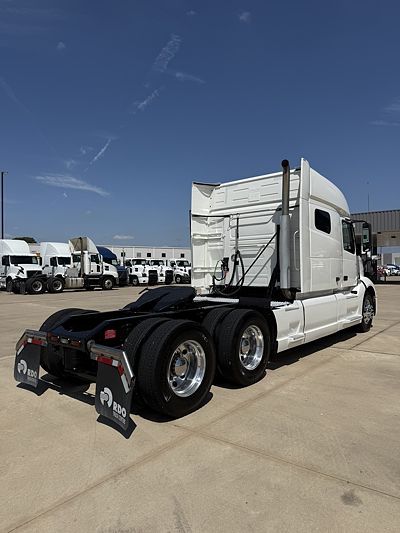 2022 Volvo VNL64T740