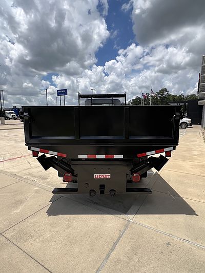 2025 Mack MD642