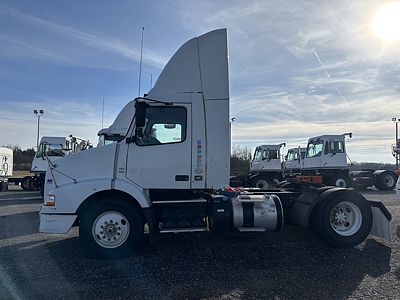 2014 Volvo VNM200