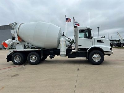 2026 Volvo VHD64B300