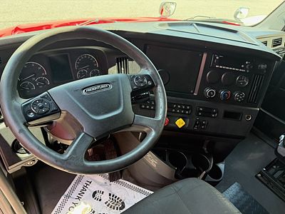 2023 Freightliner CASCADIA 126