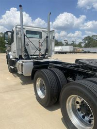 2025 Volvo VNX64T300