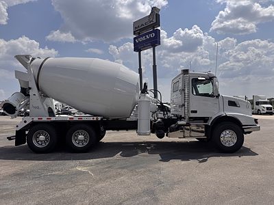 2026 Volvo VHD64B300