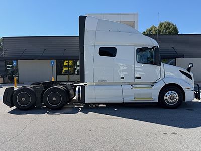 2023 Volvo VNL64T740