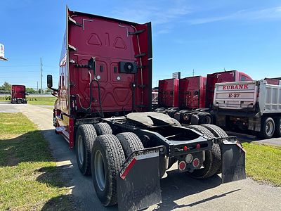 2023 Freightliner CASCADIA 126