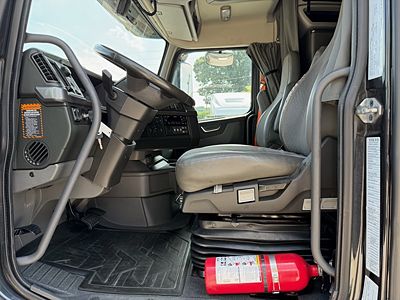 2023 Volvo VNL64T760