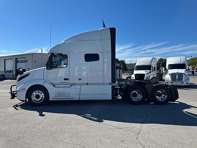 2023 Volvo VNL64T740