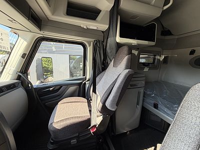 2027 Volvo VNL64T860