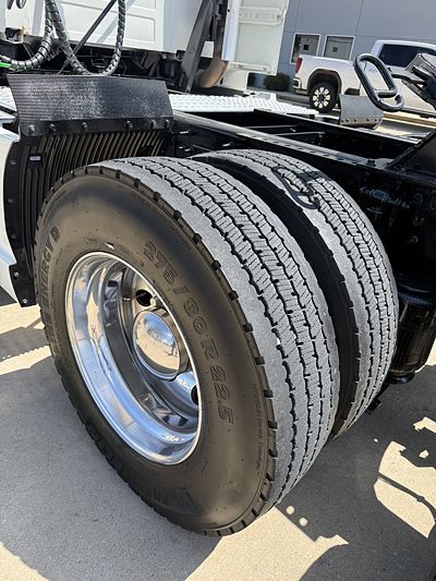 2022 Volvo VNL64T740