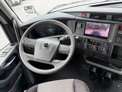 2027 Volvo VNL64T840