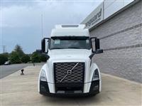 2025 Volvo VNL64T860