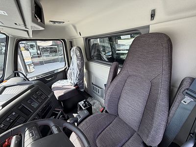 2027 Volvo VHD64B300