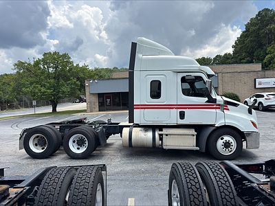 2020 Freightliner CASCADIA 126